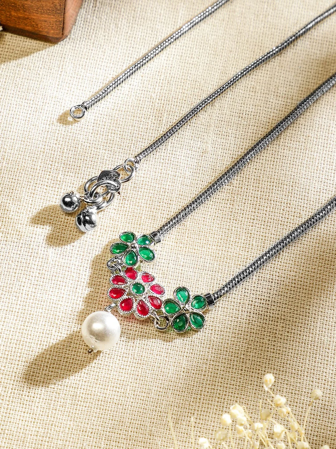 Rubans Set of 2 Oxidized Silver-Plated Ruby Pink & Emerald Green Kundan Floral Anklets with Pearl Accents - Image 2